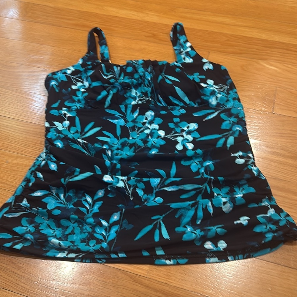 Lands’ End women’s floral tankini swim top size 14 .